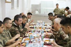 Canikli'den ''sıfır noktası''nda Mehmetçikle iftar