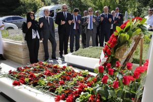 Mustafa Yücel Özbilgin mezarı başında anıldı