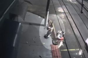 Motosikletliler metrelerce uçtu
