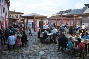 Bursa'da ilk iftar Somuncu Baba'nın evinde yapıldı