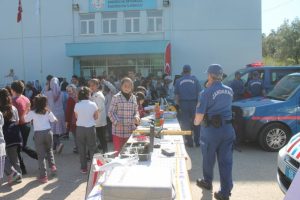 Bursa'da jandarmadan çocuklara eğitim
