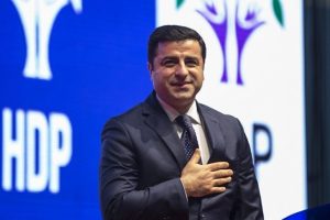 HDP'nin cumhurbaşkanı adayı Demirtaş, mal varlığını ve diplomasını açıkladı