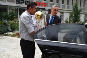 Şampiyonluk kupası İstanbul'a uğurlandı