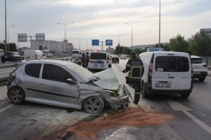 Kontrolden çıkan otomobil cipe çarptı: 3 yaralı