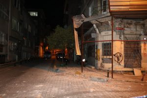 200 yıllık tarihi bina çöktü