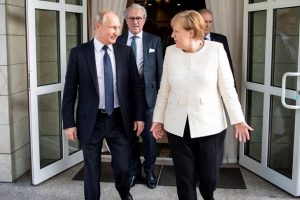 Merkel'le görüşen Putin'den Avrupa'ya çağrı