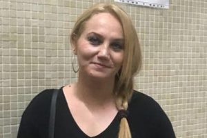Pınar Aydınlar'dan çıplak arama şikayeti!