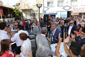 İzmir'deki 19 Mayıs töreninde gerginlik! Fişi çektiler...