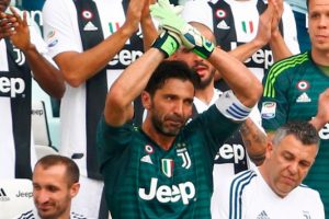Buffon gözyaşlarıyla veda etti