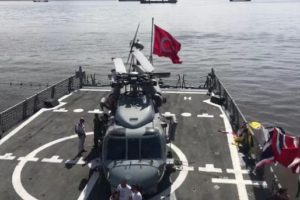 İzmir'de savaş gemileri ziyarete açıldı