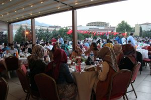 Başbakan Yardımcısı Çavuşoğlu Bursa'da gençlerle iftarda buluştu