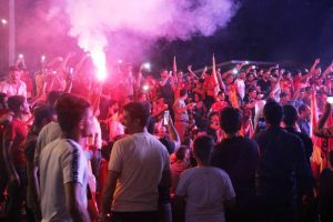Galatasaraylı taraftarlar meydanlara indi