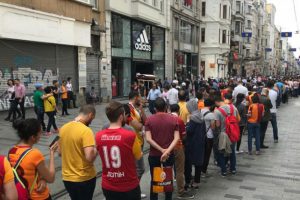 İstanbul'da şampiyonluk kuyruğu