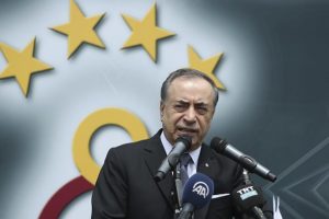 Galatasaray Başkanı Cengiz kulüp üyeleriyle buluştu