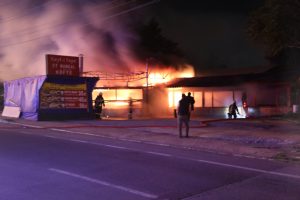 Sahur vakti çıkan yangın restoranı kül etti