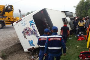 Kütahya'da otobüs devrildi: 1 ölü, 16 yaralı
