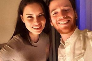Adriana ve Metin'den yatakta aşk pozu!