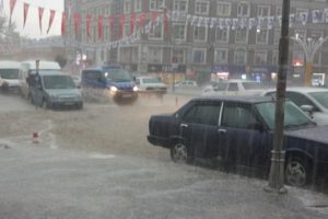 Erzurum'u sel vurdu!