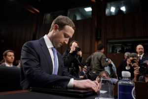 Zuckerberg canlı yayında ifade verecek!