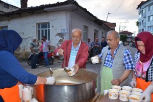 Bursa İznik'te geleneksel Ramazan ayı sokak iftarları