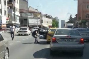 Taksici dehşeti kamerada!