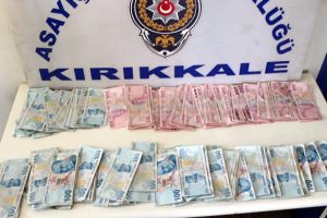 Yanlışlıkla çöpe atılan 40 bin lirayı polis buldu