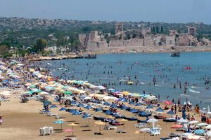 Tatil cennetinde plajlar hareketlendi