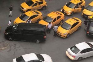 UBER'e saldırı iddiasında 2 taksiciye gözaltı