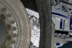 Kamyon lastiğinde 6 bin paket sigara!