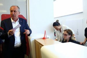 Muharrem İnce'den rakiplerine 500 lira bağış