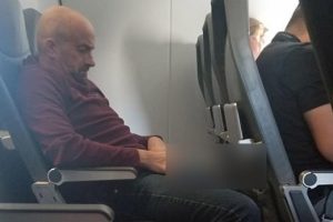 Tacizleri engellenince tuvaletini yaptı!