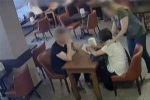 İş adamına şantaj! Kafede basıldı