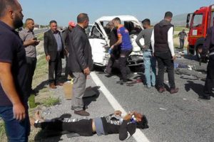 Feci kaza! Yola saçıldılar