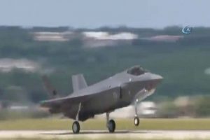 Türk F-35 uçağı ilk uçuşunu yaptı