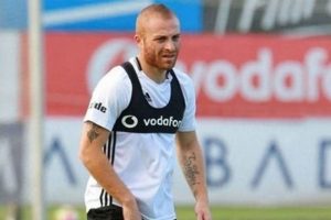 Gökhan Töre Beşiktaş'ta kalıyor
