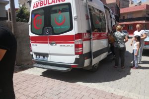 Yaşlı çifti evlerinde darp ettiler!