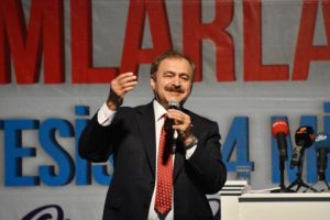 Bakan yine sahurda temel attı!