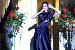 Defne Samyeli'den sürpriz performans