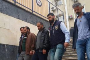 120 lira için 1 kişiyi öldürüp 1 kişiyi yaraladılar