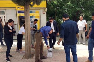 Şüpheli paketten salatalık, erik ve çiçek çıktı