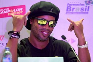'Ronaldinho aynı anda iki kadınla birden evlenecek'
