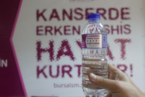 Bursa Sağlık Müdürlüğü'nden su şişelerinde ''kanserde erken tanı'' uyarısı