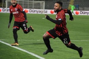 Stephane Sessegnon'un peşindeler!