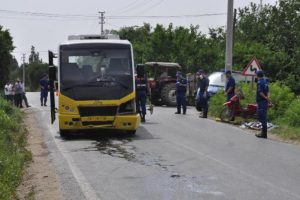 Halk otobüsü motosikletle çarpıştı: 1 ölü, 1 yaralı