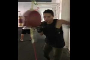 Adriana Lima'dan boks şov