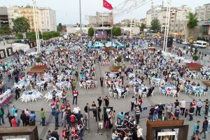 Taksim Meydanı'nda dev iftar!