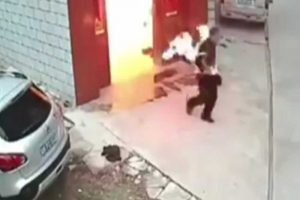 Talihsiz adam alev alev yandı