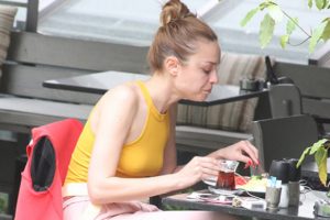 Nilperi Şahinkaya makyajsız yakalandı