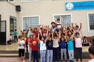 Milli kaleci Tolga Zengin Bursa'da öğrencilerle buluştu