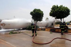 Kilis'te LPG yüklü tankerin soğutma çalışmaları sürüyor